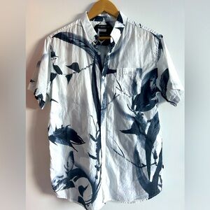 Men’s medium, casual, button-down, short sleeve shirt
